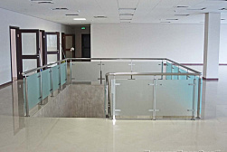 Ограждения из нержавейки со стеклом в Омске. Готовые проекты ПерилаГлавСнаб - фото 10