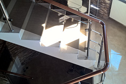 Перила и ограждения из нержавейки и дерева в Омске. Готовые проекты ПерилаГлавСнаб - фото 26