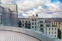 Цельностеклянные ограждения для крыш в Омске. Готовые проекты ПерилаГлавСнаб - фото 7