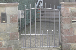 Ограждение лестницы от детей в Омске. Готовые проекты ПерилаГлавСнаб - фото 3