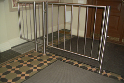 Ограждение лестницы от детей в Омске. Готовые проекты ПерилаГлавСнаб - фото 1