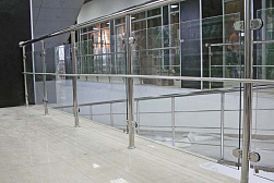 Стеклянные перила для атриумов в Омске. Готовые проекты ПерилаГлавСнаб - фото 12