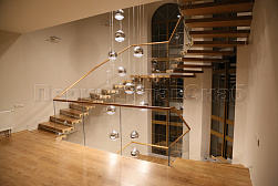 Стеклянные перила для винтовых лестниц в Омске. Готовые проекты ПерилаГлавСнаб - фото 2