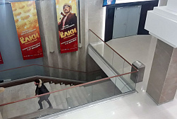 Стеклянные ограждения для торговых  и бизнес центров в Омске. Готовые проекты ПерилаГлавСнаб - фото 7