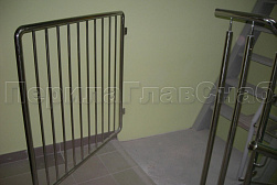 Ограждение лестницы от детей в Омске. Готовые проекты ПерилаГлавСнаб - фото 5