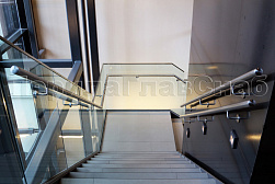 Стеклянные ограждения для торговых  и бизнес центров в Омске. Готовые проекты ПерилаГлавСнаб - фото 19