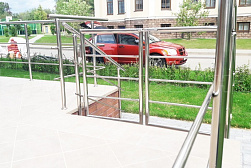 Ограждение лестницы от детей в Омске. Готовые проекты ПерилаГлавСнаб - фото 10