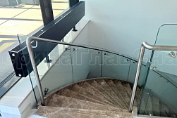 Стеклянные перила для винтовых лестниц в Омске. Готовые проекты ПерилаГлавСнаб - фото 5