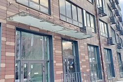 Стеклянные козырьки на вантах в Омске. Готовые проекты ПерилаГлавСнаб - фото 2