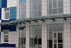 Стеклянные козырьки на спайдерах в Омске. Готовые проекты ПерилаГлавСнаб - фото 11