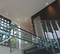 Стеклянные полы на площадке маршевой лестницы в Омске. Готовые проекты ПерилаГлавСнаб - фото 1